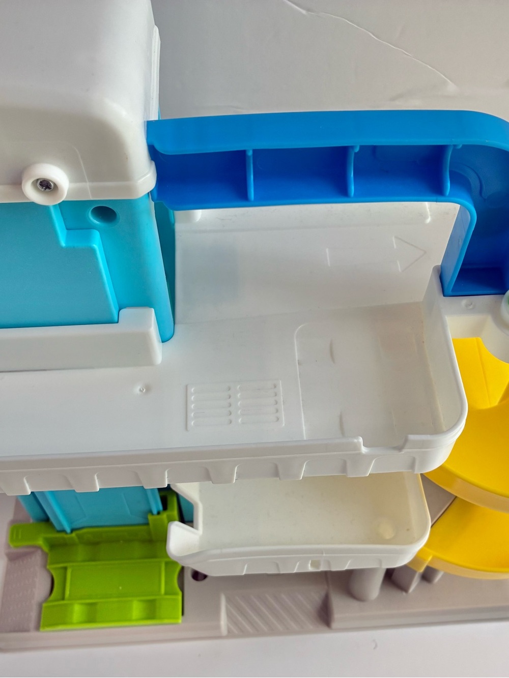 Fisher Price Little People Helpful Neighbors Garage Playset No Cars - Picture 8 of 9